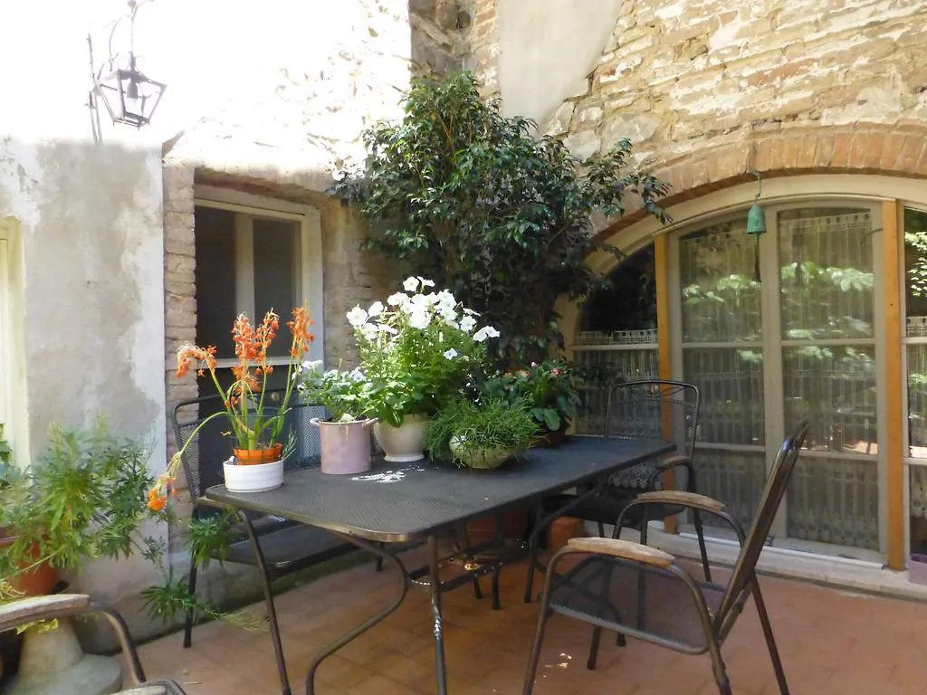 Palazzina Cesira Bed and Breakfast Montalcino 2*,  Italien
